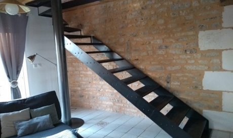 Conception et fabrication d’escalier en métal sur mesure Smarves 